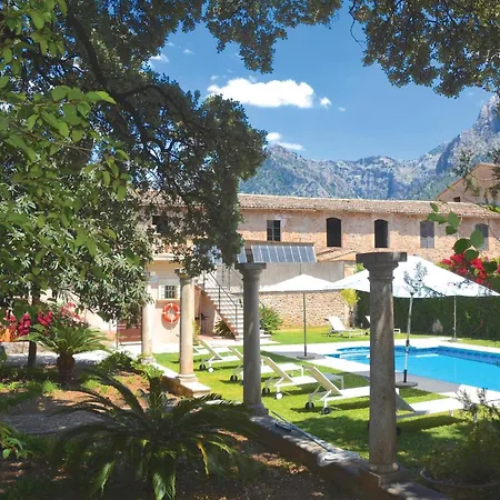 Awesome In With Outdoor Swimming Pool *